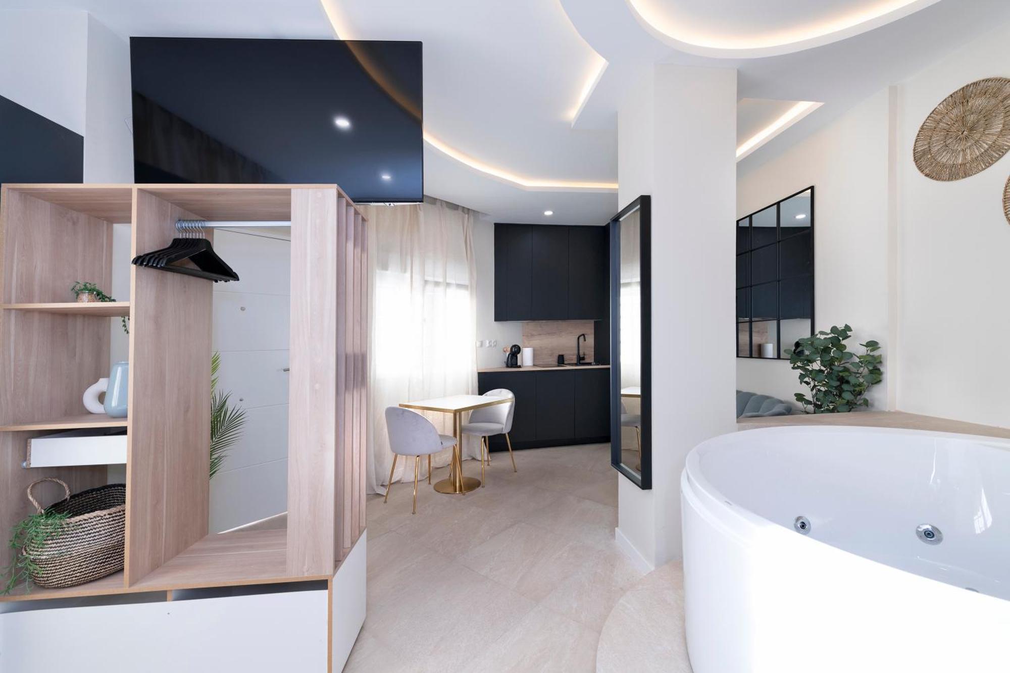 Апартаменты Malaga Boutique V.V Luxury Jacuzzy Экстерьер фото